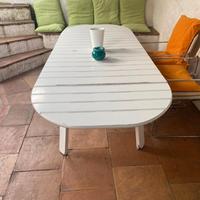 Tavolo in legno laccato da esterno allungabile