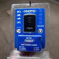 Mantenitore e carica batteria moto