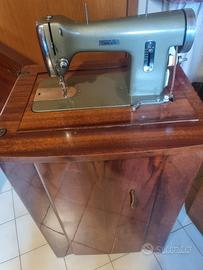 mobile con macchina per cucire