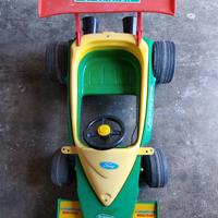 Automobile a pedali per bimbi