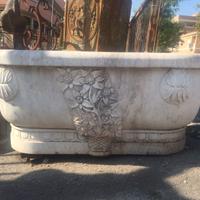 Vasca di marmo floreale