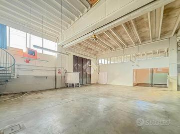 CAPANNONE A CERNUSCO SUL NAVIGLIO