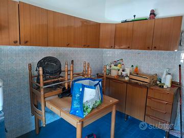 Mobili cucina legno, pensili, basi, tavolo, sedia