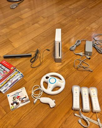 Niento Wii funzionante + 3 telecomandi e 7 giochi
