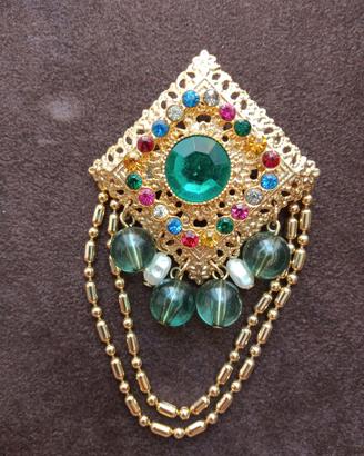 Spilla con pendenti e strass