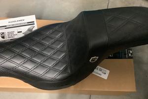 Harley Softail sella Saddlemen