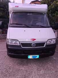 Camper Semi-integrale Roller Team Garage Living