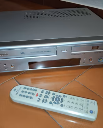 Combi masterizzatore DVD e videoregistratore VHS