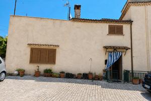 Casa con terrazzo nel borgo di Pico