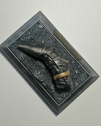 Finger with the one ring