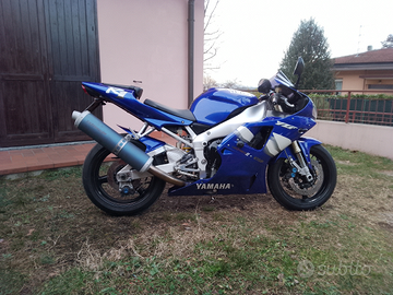 Yamaha R1 2000