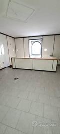 Attività / Licenza di 50 m² con 2 locali a Somma V