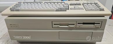 Commodore Amiga 2000 funzionante.