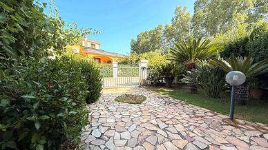 Elegante villetta Semi indipendente