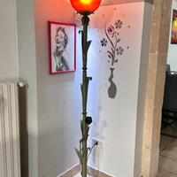 Lampada da terra in ferro battuto