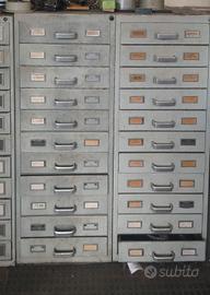 Cassettiera anni '60 in metallo