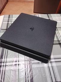 PlayStation 4 con due joystick e 8 giochi original