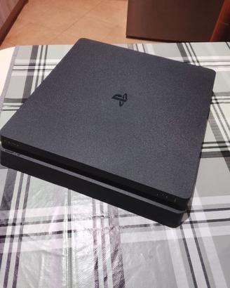 PlayStation 4 con due joystick e 8 giochi original