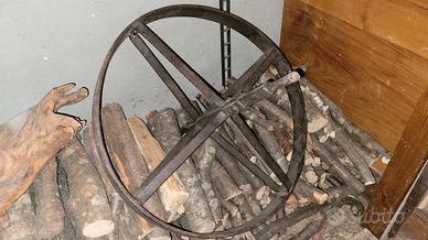 Vecchia carriola legno