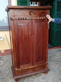 Armadietto indonesiano