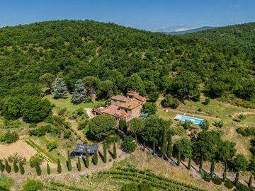 Rustico / Casale di 600 m² con 4 locali e box auto