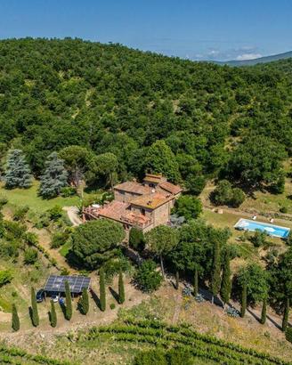 Rustico / Casale di 600 m² con 4 locali e box auto