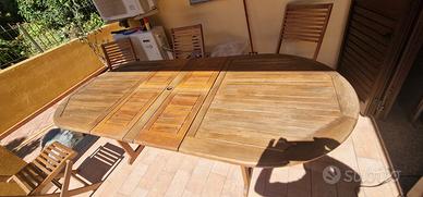 Tavolo in legno e 6 sedie