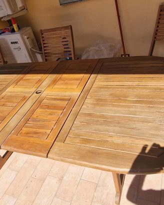 Tavolo in legno e 6 sedie
