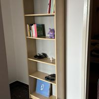 Libreria modulare in legno chiaro