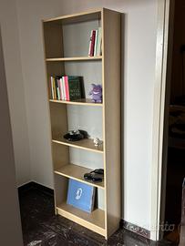 Libreria modulare in legno chiaro