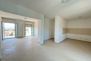 Pari al Nuovo, Trivano con doppio Balcone e P.Auto