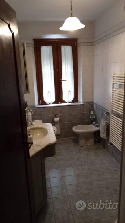 Rustico / Casale di 281 m² con più di 5 locali e b - Vista 4