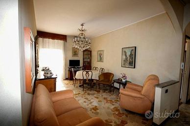 Appartamento di 98 m² con 3 locali e box auto a Mi