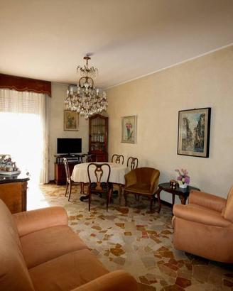 Appartamento di 98 m² con 3 locali e box auto a Mi