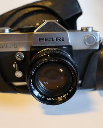 Fotocamera Petri FA-1 con custodia