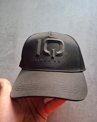 Cappellino da baseball marca IQ