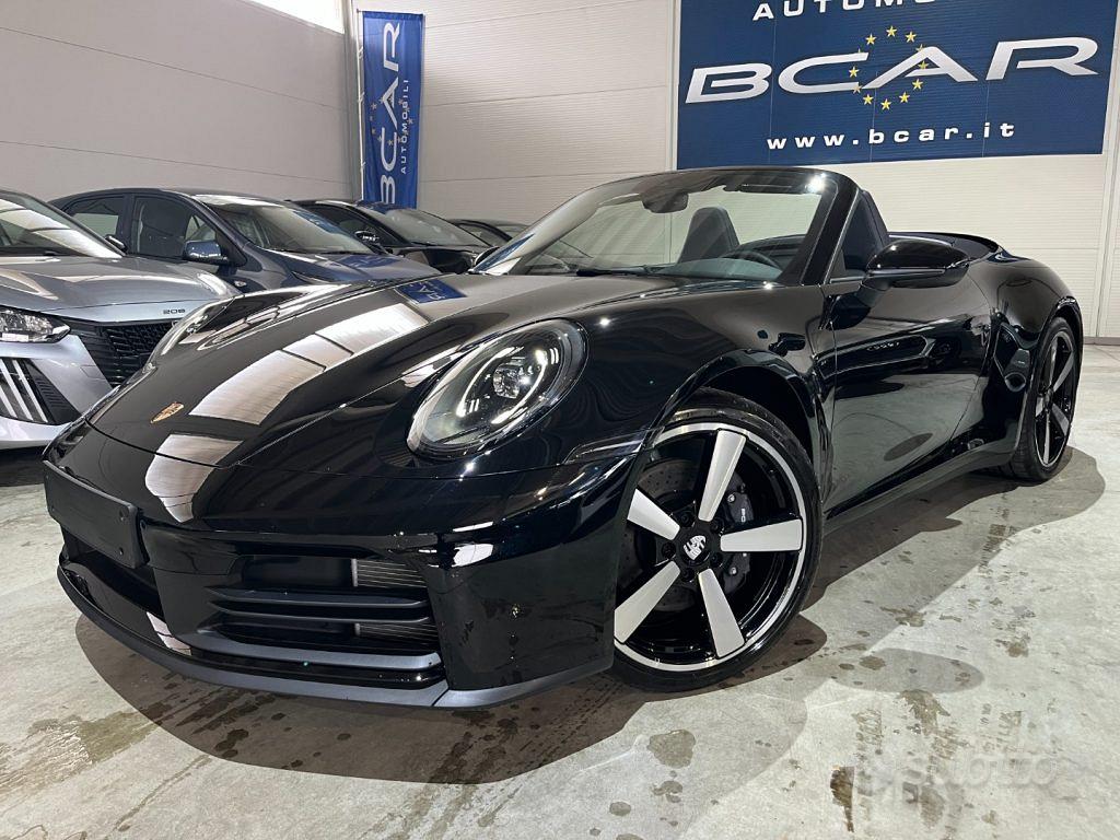 PORSCHE 911 (992)