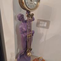 Statua orologio della Dea Rea , la dea del Tempo.