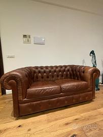 Divano Chesterfield in pelle