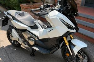 Xadv 750
