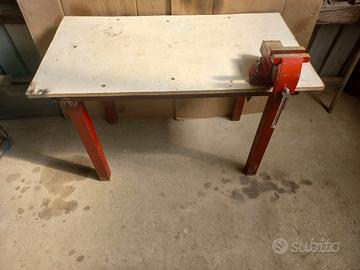 Banco da lavoro  e morsa