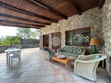 PORZIONE DI BIFAMILIARE A SANTA MARINA