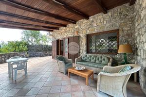 PORZIONE DI BIFAMILIARE A SANTA MARINA