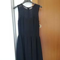 Vestito nero sfizioso con corpetto velato