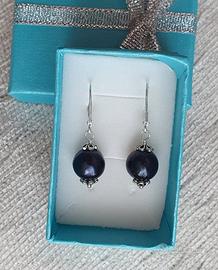 Orecchini in argento 925 e perla nera naturale 