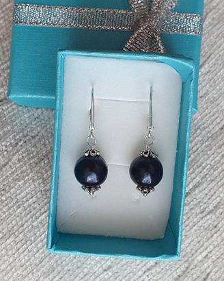 Orecchini in argento 925 e perla nera naturale 