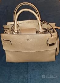 Borsa Guess a mano con tracolla