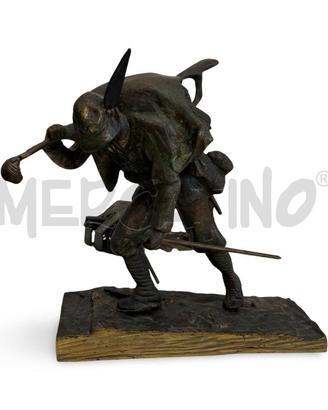 SCULTURA IN BRONZO ALPINO IN MARCIA CON ZAINO E FU