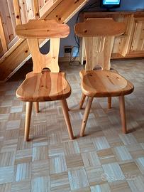 Due sedie in legno cirmolo