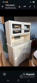 Vecchia vetrina stile shabby
